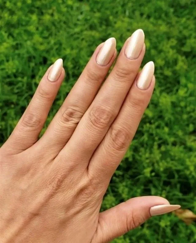 Champagne Nail Designs for 2025