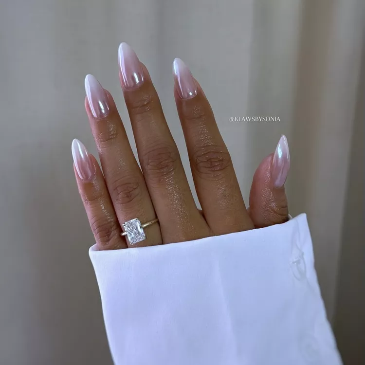 12 White Ombré Nail Ideas for Winter and Beyond 