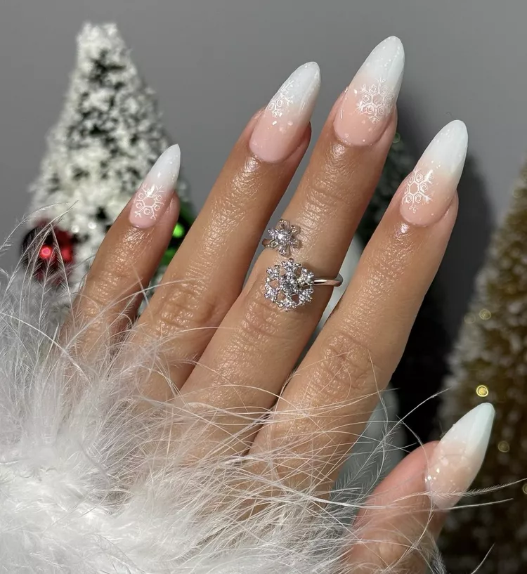 12 White Ombré Nail Ideas for Winter and Beyond 