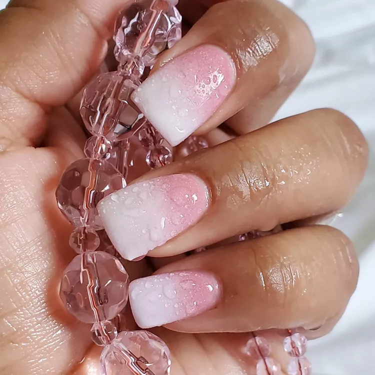 12 White Ombré Nail Ideas for Winter and Beyond 