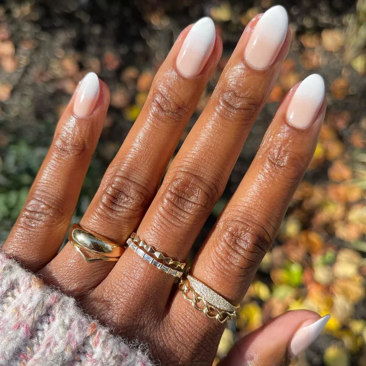 12 White Ombré Nail Ideas for Winter and Beyond 