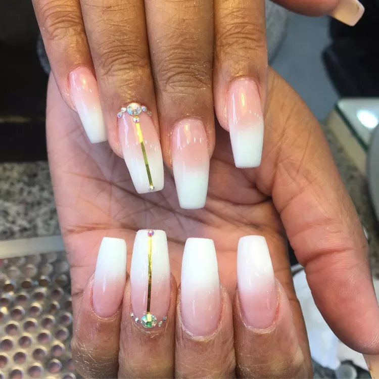 12 White Ombré Nail Ideas for Winter and Beyond 