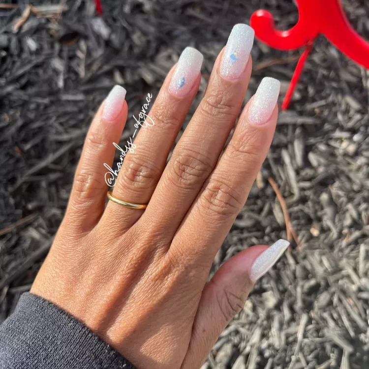 12 White Ombré Nail Ideas for Winter and Beyond 