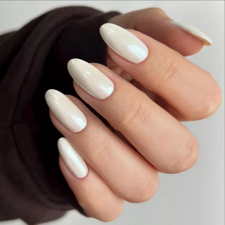 15 Chrome Winter Nail Looks for an Icy Finish