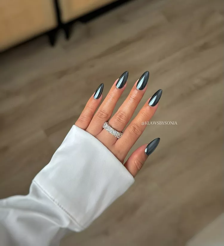 15 Chrome Winter Nail Looks for an Icy Finish